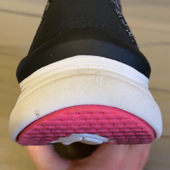 SKECHERS Relaxed Fit D'Lux Walker Slip-On - Picture 3 of 7